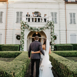 Nader / Haire Wedding JOPa_3820.CR2
2019 © Jenn Ocken Photography
www.JennOckenPhotography.com Giant floral garland over doorway - wedding decor